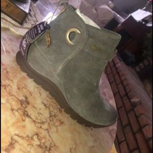 BIONICA WEDGES BRAND NEW